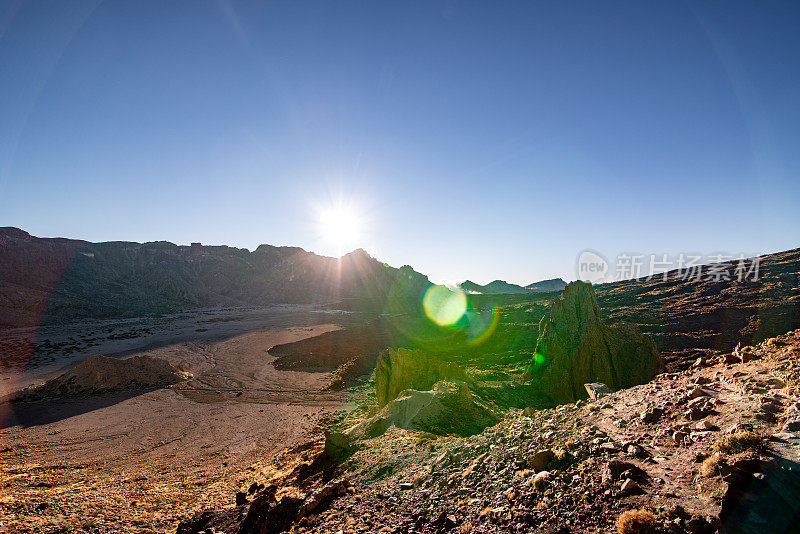 雄伟的火山景观和岩石从La Ruleta观景台，国家公园del Teide，特内里费，加那利群岛，西班牙-股票照片